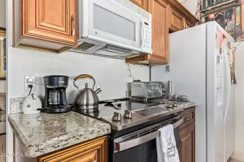 Kitchen - 1758 E Sandra Ter, Phoenix, AZ 85022 photo 3 of 4