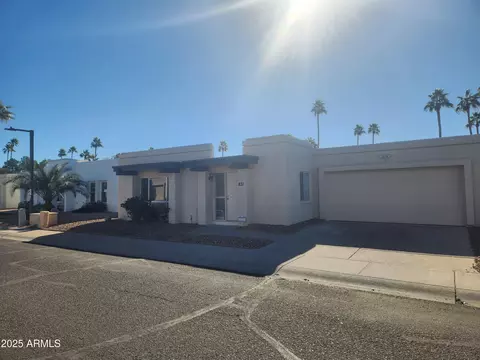831 E Michelle Dr, Phoenix, AZ 85022