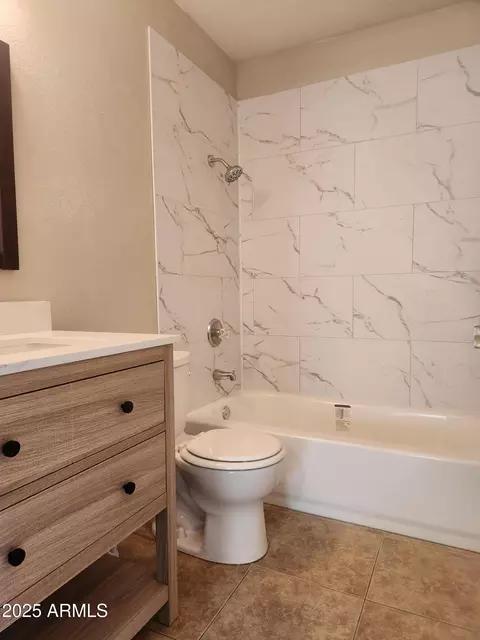831 E Michelle Dr, Phoenix, AZ 85022 photo 2