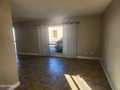 831 E Michelle Dr, Phoenix, AZ 85022 photo 3