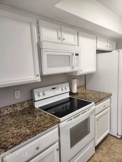 831 E Michelle Dr, Phoenix, AZ 85022 photo 6
