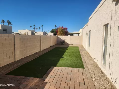 831 E Michelle Dr, Phoenix, AZ 85022 photo 8