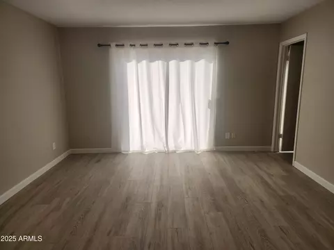 831 E Michelle Dr, Phoenix, AZ 85022 photo 4