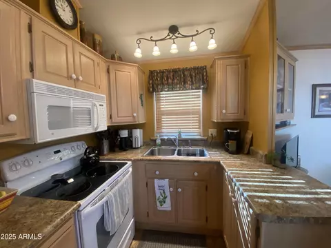 1037 S Cheyenne Dr, Apache Junction, AZ 85119 photo 11