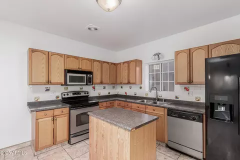 Kitchen - 3126 E Monte Vista Rd, Phoenix, AZ 85008 photo 2 of 3