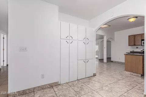 Entry Way - 3126 E Monte Vista Rd, Phoenix, AZ 85008 photo 2 of 2