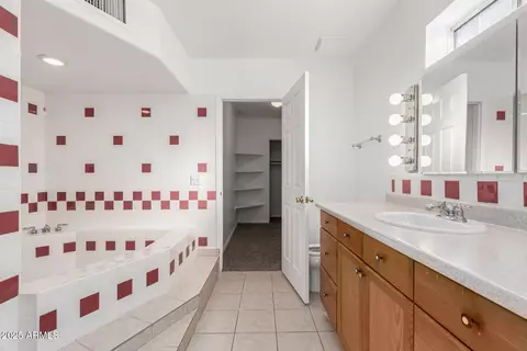 Bath - 3126 E Monte Vista Rd, Phoenix, AZ 85008 photo 1 of 4