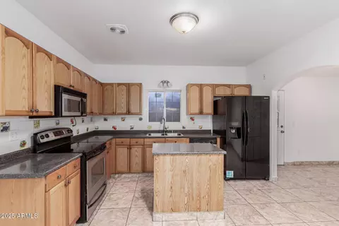 Kitchen - 3126 E Monte Vista Rd, Phoenix, AZ 85008 photo 1 of 3
