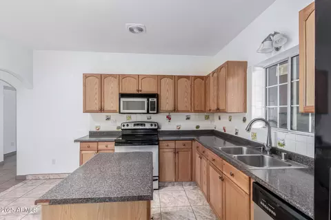 Kitchen - 3126 E Monte Vista Rd, Phoenix, AZ 85008 photo 3 of 3
