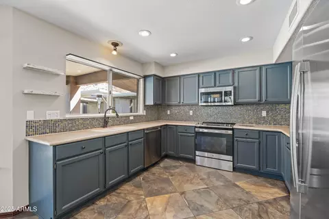 Kitchen - 926 E Mountain Sky Ave, Phoenix, AZ 85048 photo 6 of 7