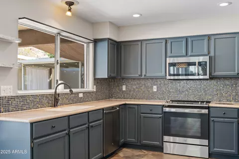 Kitchen - 926 E Mountain Sky Ave, Phoenix, AZ 85048 photo 3 of 7