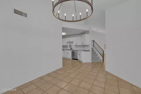 Dining - 3024 E Siesta Ln, Phoenix, AZ 85050 photo 2 of 2