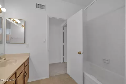 Bath - 3024 E Siesta Ln, Phoenix, AZ 85050 photo 7 of 7