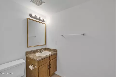 Bath - 3024 E Siesta Ln, Phoenix, AZ 85050 photo 1 of 7