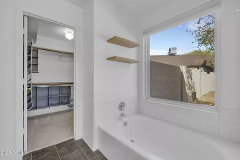Bath - 3024 E Siesta Ln, Phoenix, AZ 85050 photo 2 of 7