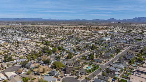 View/Area - 3024 E Siesta Ln, Phoenix, AZ 85050 photo 7 of 14