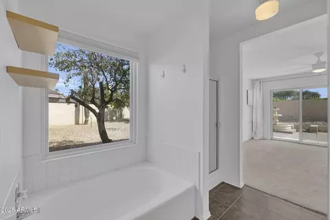 Bath - 3024 E Siesta Ln, Phoenix, AZ 85050 photo 4 of 7