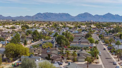 View/Area - 3024 E Siesta Ln, Phoenix, AZ 85050 photo 9 of 14