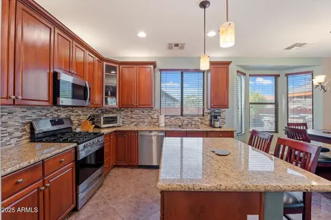 2106 W Ian Dr, Phoenix, AZ 85041 photo 8