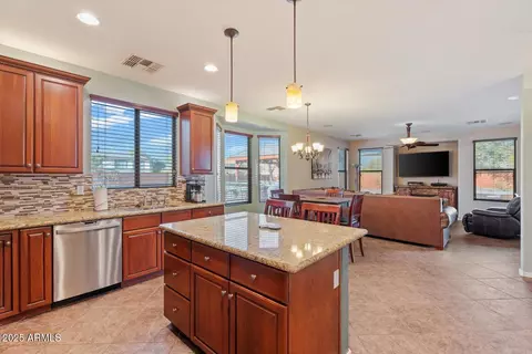 2106 W Ian Dr, Phoenix, AZ 85041 photo 9