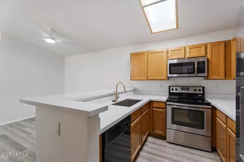 4529 E Wescott Dr, Phoenix, AZ 85050 photo 10