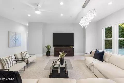 Living - 6237 N 5th Pl, Phoenix, AZ 85012 photo 3 of 4