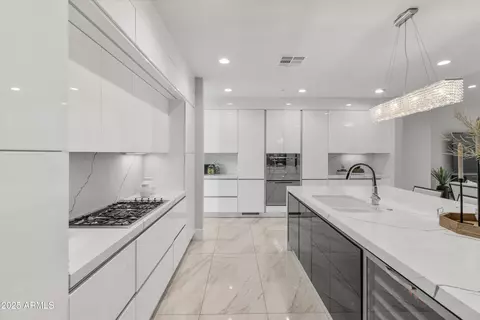 Kitchen - 6237 N 5th Pl, Phoenix, AZ 85012 photo 4 of 5