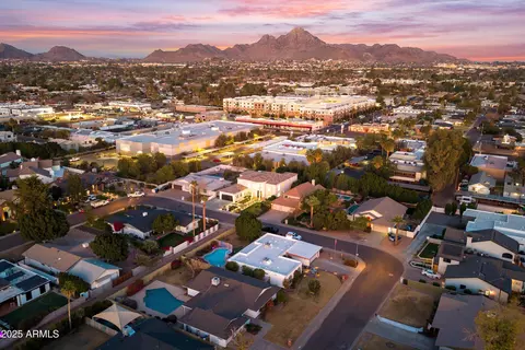 View/Area - 6237 N 5th Pl, Phoenix, AZ 85012 photo 3 of 3
