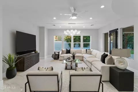 Living - 6237 N 5th Pl, Phoenix, AZ 85012 photo 4 of 4