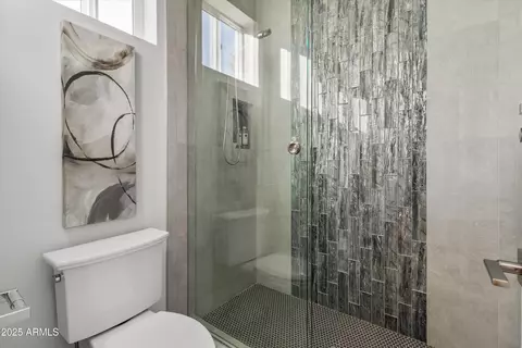 Bath - 6237 N 5th Pl, Phoenix, AZ 85012 photo 9 of 11