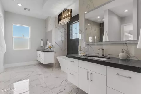 Bath - 6237 N 5th Pl, Phoenix, AZ 85012 photo 1 of 11