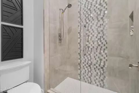 Bath - 6237 N 5th Pl, Phoenix, AZ 85012 photo 7 of 11