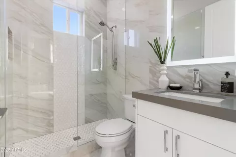 Bath - 6237 N 5th Pl, Phoenix, AZ 85012 photo 11 of 11