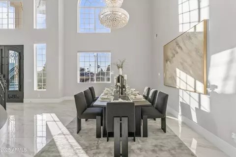 Dining - 6237 N 5th Pl, Phoenix, AZ 85012 photo 2 of 4