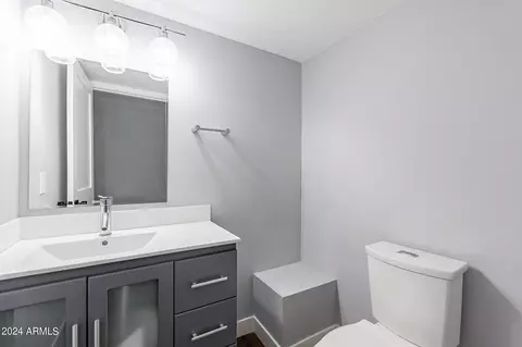 Bath - 4639 E Mountain View Ct, Phoenix, AZ 85028 photo 3 of 6