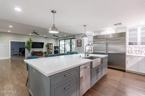 Kitchen - 4639 E Mountain View Ct, Phoenix, AZ 85028 photo 1 of 4