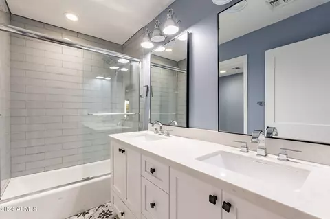 Bath - 4639 E Mountain View Ct, Phoenix, AZ 85028 photo 6 of 6
