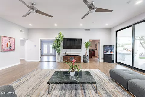 Living - 4639 E Mountain View Ct, Phoenix, AZ 85028 photo 4 of 5