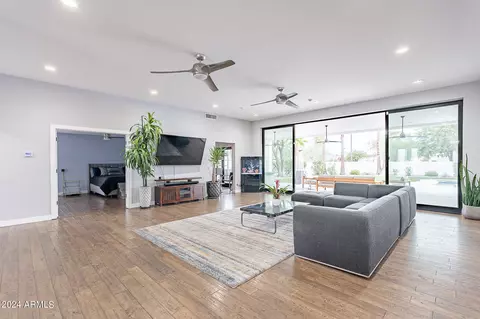 Living - 4639 E Mountain View Ct, Phoenix, AZ 85028 photo 5 of 5