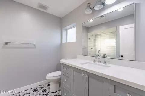 Bath - 4639 E Mountain View Ct, Phoenix, AZ 85028 photo 1 of 6