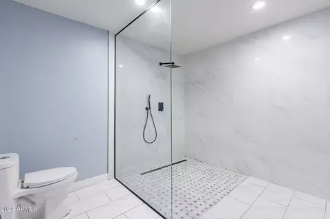 Bath - 4639 E Mountain View Ct, Phoenix, AZ 85028 photo 5 of 6