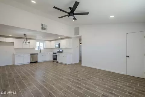 6237 W Mary Jane Ln, Glendale, AZ 85306