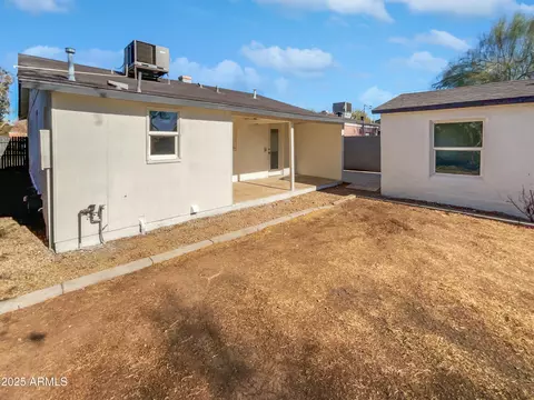 Exterior - 309 E Weldon Ave, Phoenix, AZ 85012 photo 4 of 5