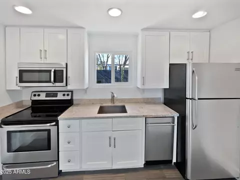 Kitchen - 309 E Weldon Ave, Phoenix, AZ 85012 photo 3 of 3