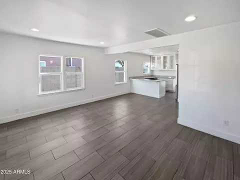 Living - 309 E Weldon Ave, Phoenix, AZ 85012 photo 3 of 5