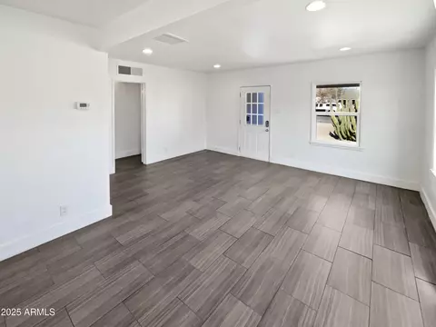 Living - 309 E Weldon Ave, Phoenix, AZ 85012 photo 2 of 5
