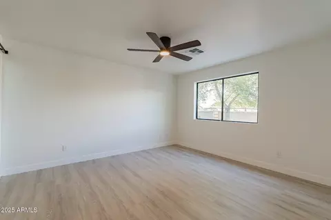 2328 E Laurel Ln, Phoenix, AZ 85028 photo 24