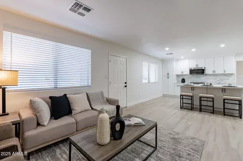 2328 E Laurel Ln, Phoenix, AZ 85028 photo 11
