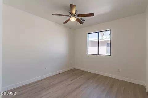 2328 E Laurel Ln, Phoenix, AZ 85028 photo 18
