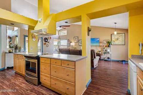 Kitchen - 1801 E Aire Libre Ave, Phoenix, AZ 85022 photo 4 of 4